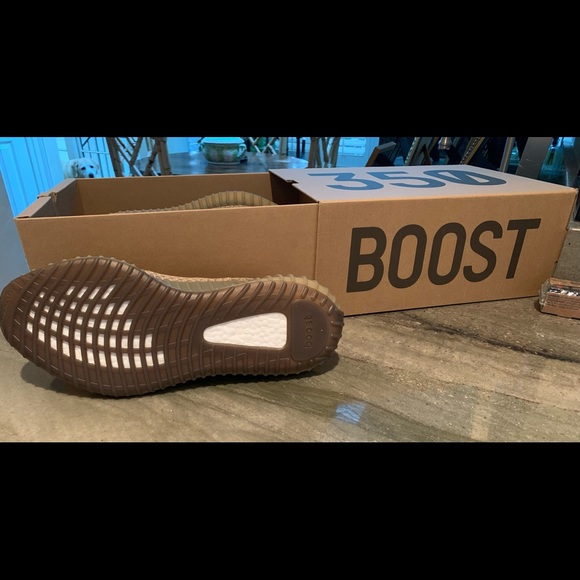 Adidas Yeezy Boost men’s shoes. Never worn. Comes with box extra pair of laces. - Picture 7 of 12